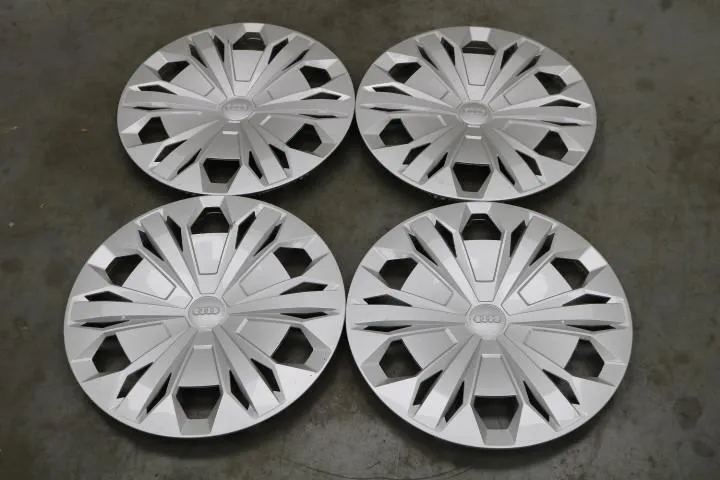 Set 17 inch wieldoppen Audi Q3 F3 83A601147