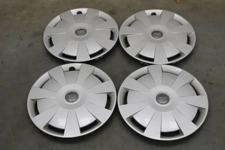 Set 16 inch wieldoppen Audi A3 8V 8V0601147D