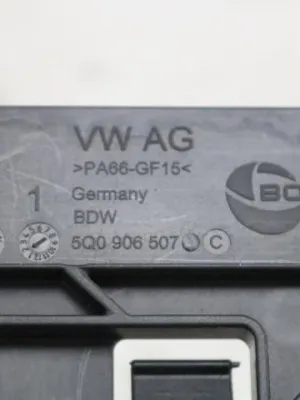 Steun voor regelapparaat VW Golf 7 5Q0906507C